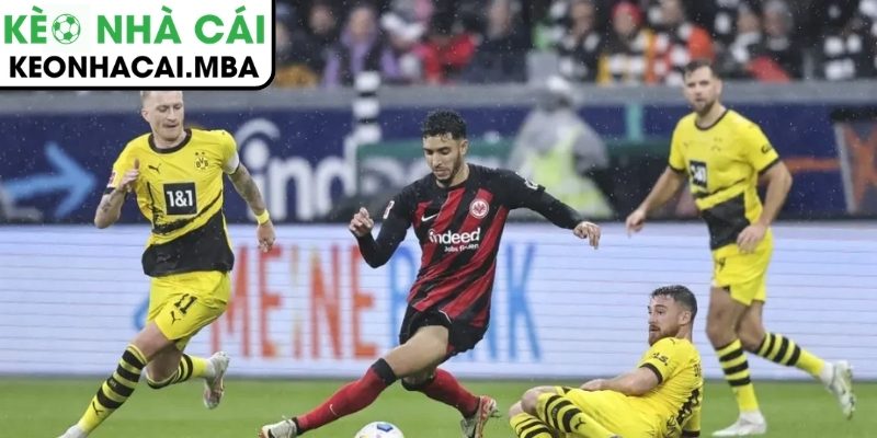 Frankfurt đánh phủ đầu, Dortmund ngược dòng