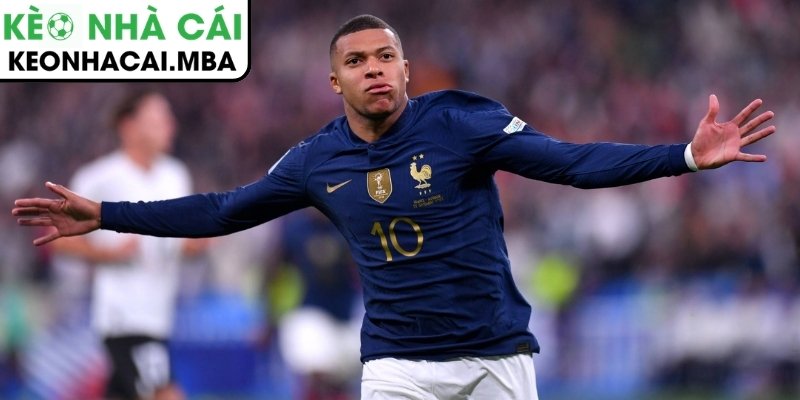 Mbappe chia sẻ quan điểm trung lập về siêu sao