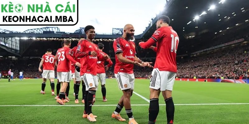 Tân binh MU được Brazil thử nghiệm ở vị trí mới