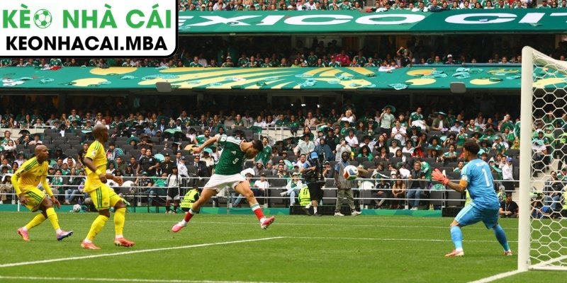 Mexico thắng 2-0 trong trận đấu xuất hiện 3 thẻ đỏ